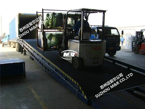 高效物流新选择 移动液压式登车桥助力装卸作业提速