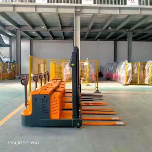 1吨步行式平衡重堆高车 锂电无腿电动叉车，搬运装卸的革新之选